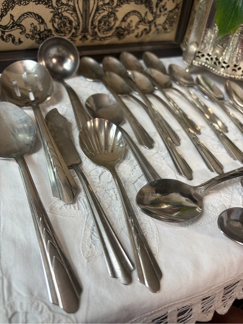 EKCO chervron silver stainless flatware 20 pieces spoons serving
